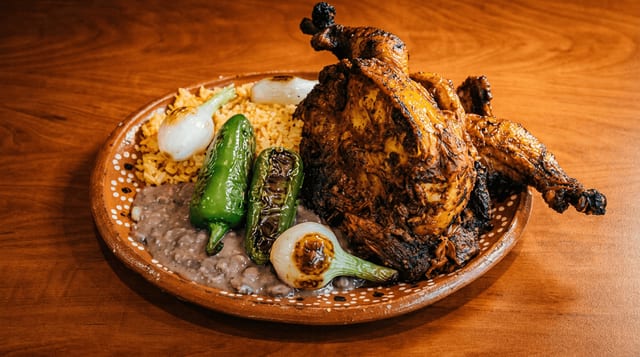 Pollo Familiar / Whole Family Chicken.